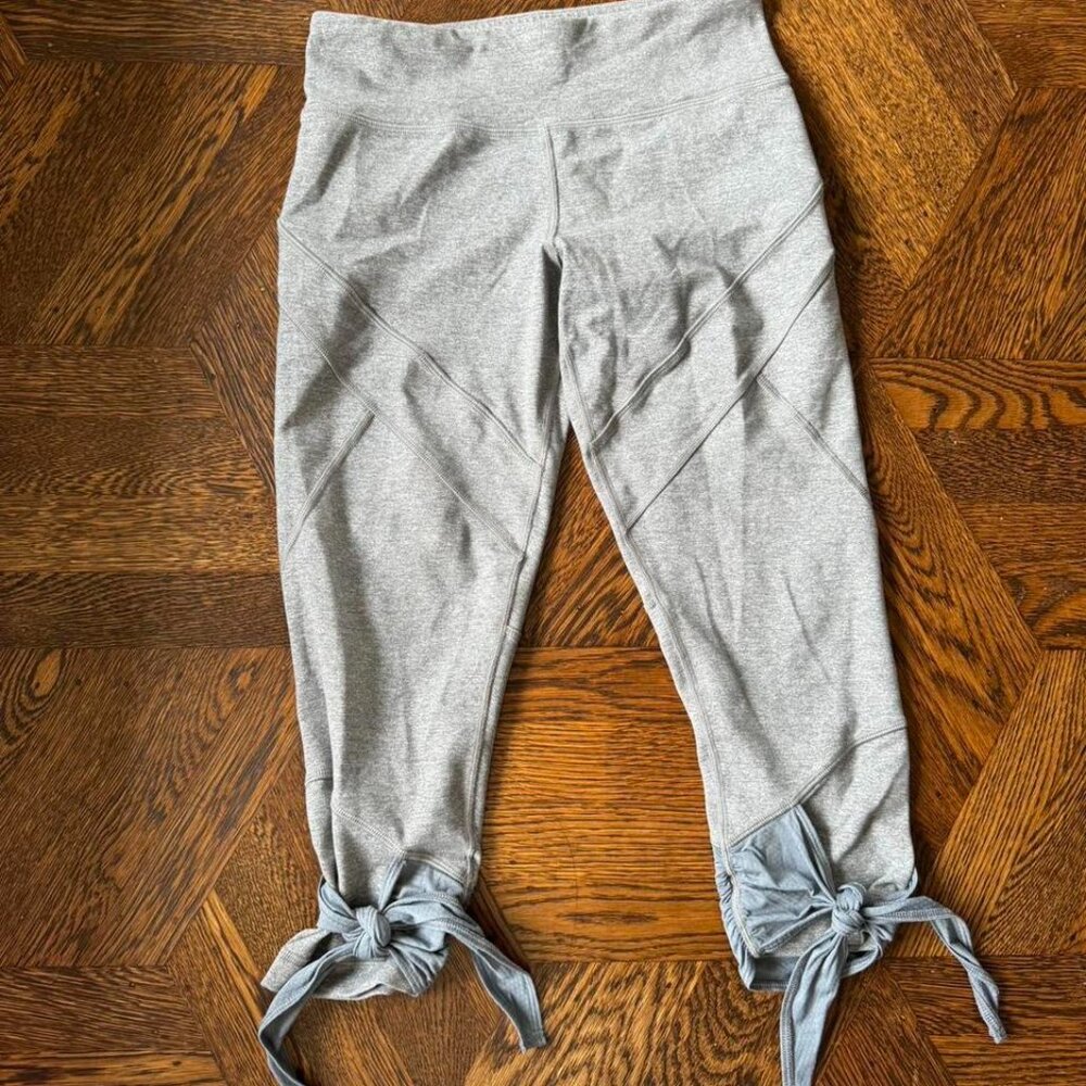 Lululemon Tie Bottom Cropped Leggings Gray Size‎ 6